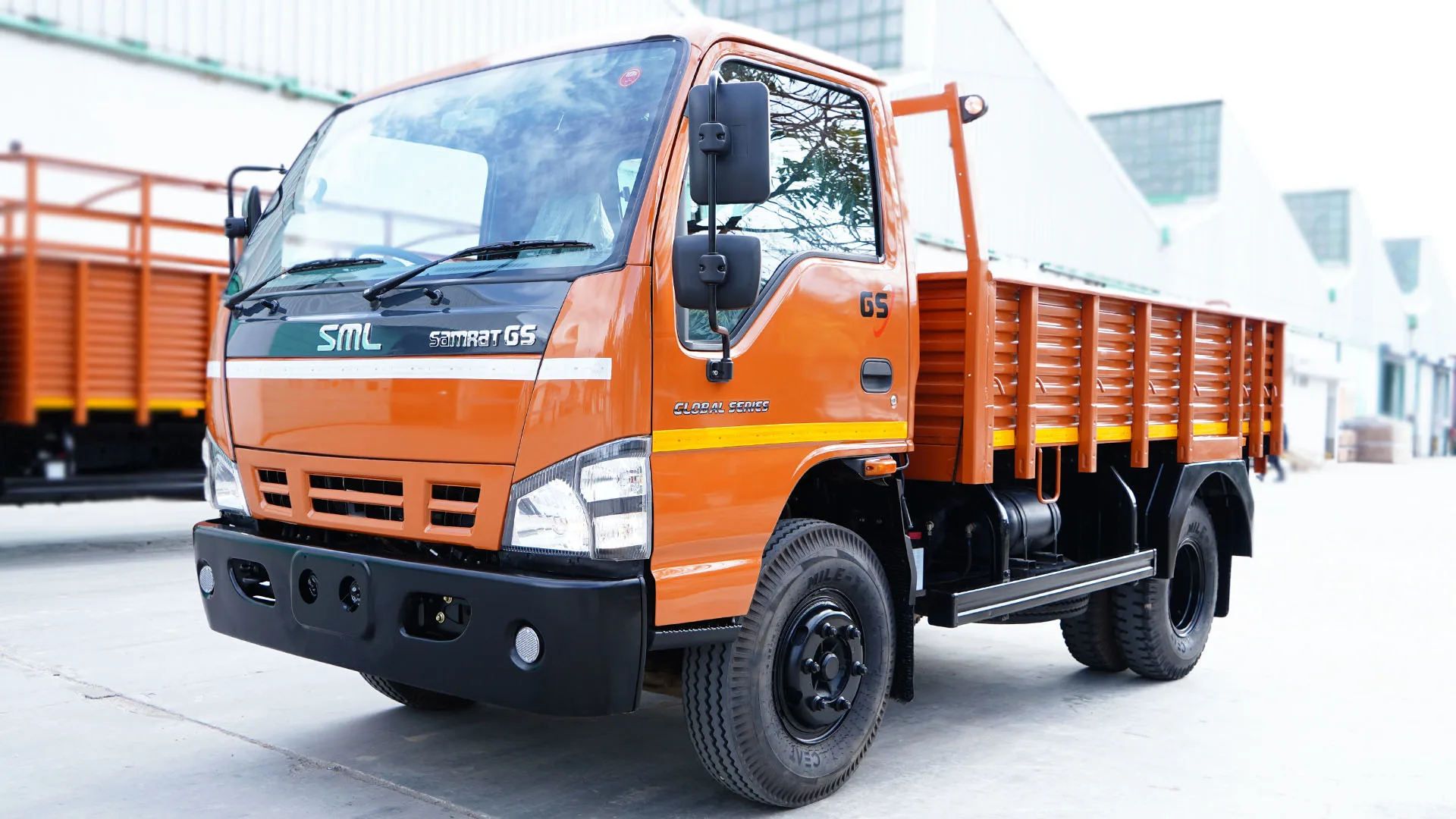SML GS SAMRAT RHD TRUCK